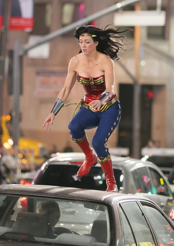 Adrianne-Palicki-On-the-set-of-Wonder-Woman-in-LA-03-29-11-15-560x790.jpg