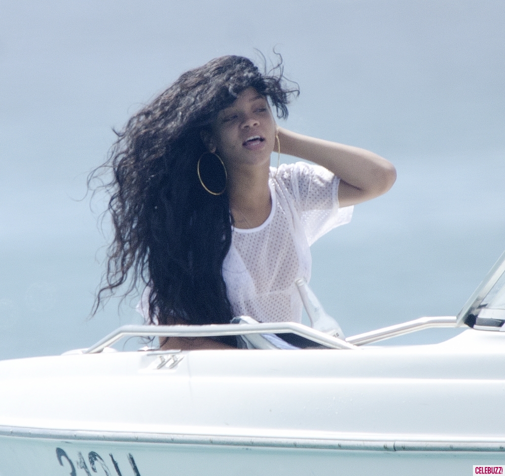 Bikinid Rihanna Goes Tubing In Barbados 5 1024×964 – Gotceleb