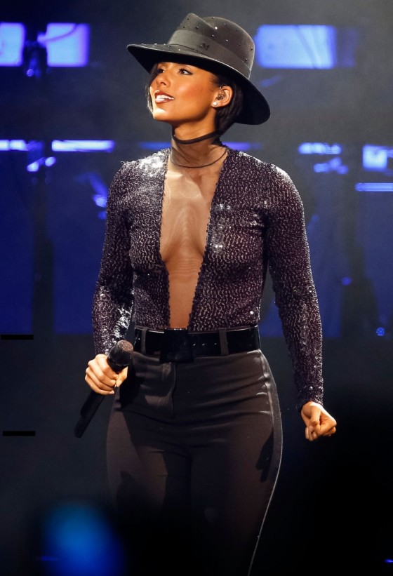 Alicia Keys – Performing at the Staples Center -02