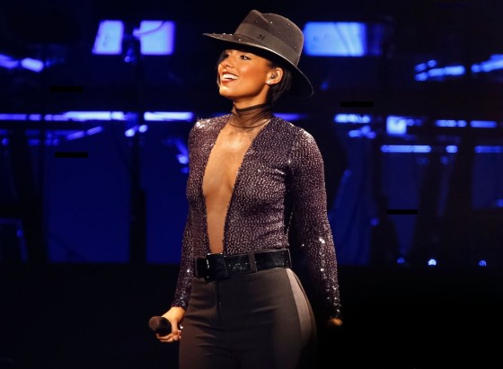 Alicia Keys – Performing at the Staples Center -07