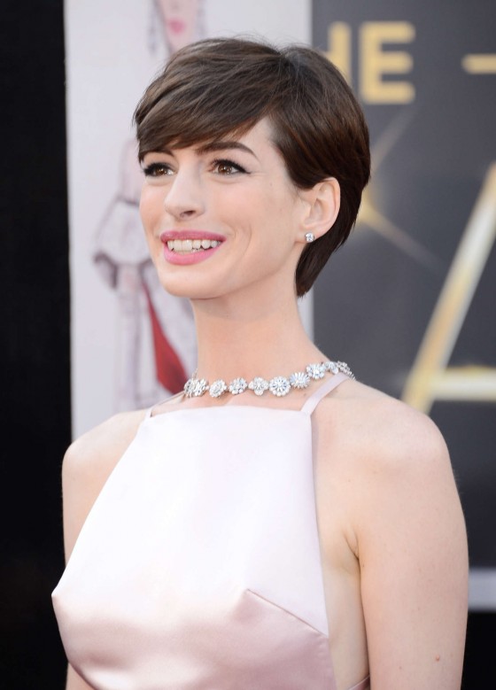 Anne Hathaway – Oscars 2013 -03