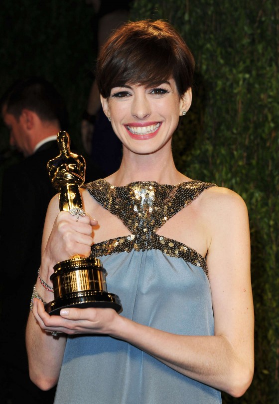 Anne Hathaway – Oscar 2013 – Vanity Fair Party -02