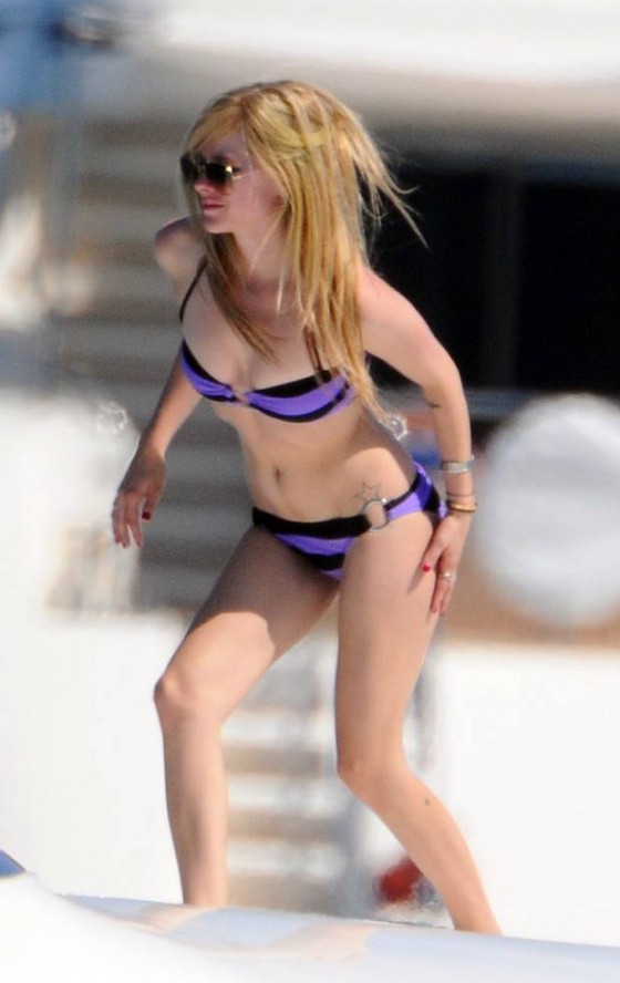 Avril Lavigne Bikini 39