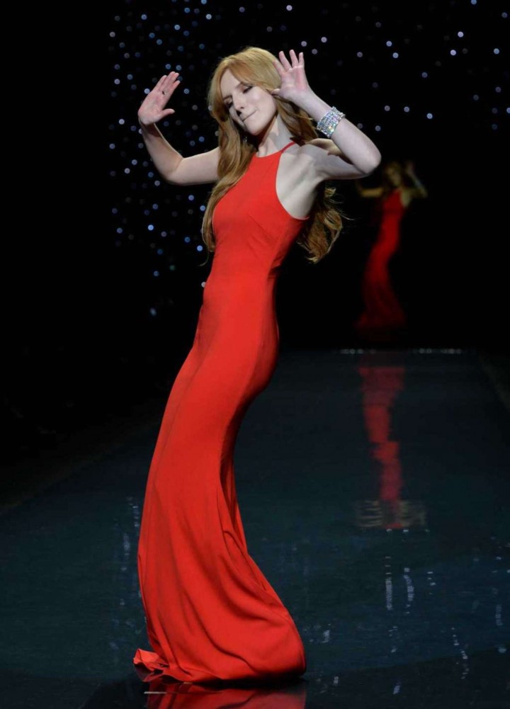 Bella Thorne: 2014 Red Dress Fashion Show -21