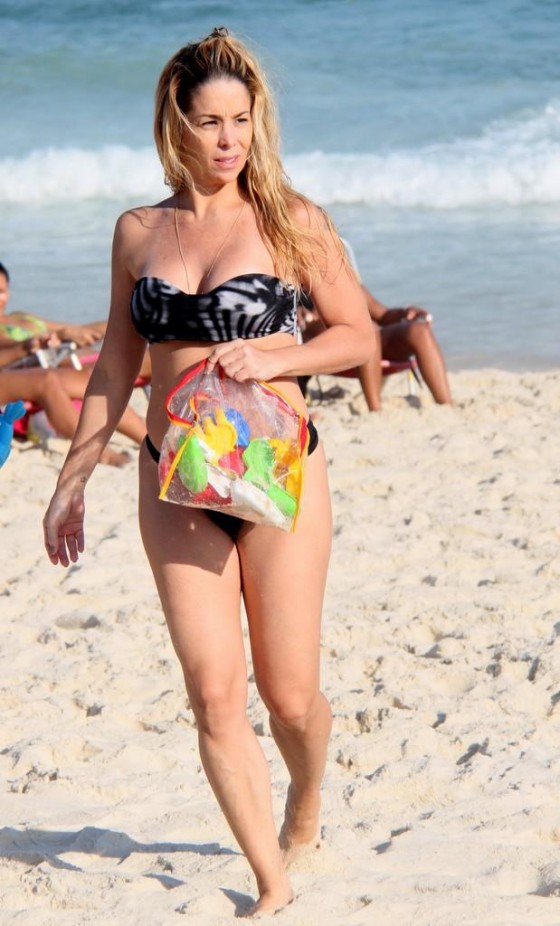 Danielle Winits Bikini On The Beach Of Barra Da Tijuca Rio De Janeiro Gotceleb