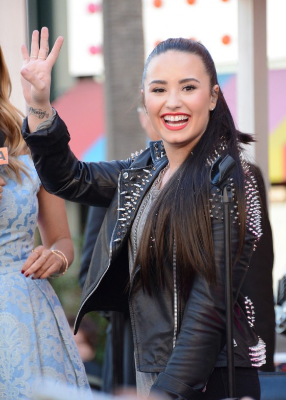 Demi Lovato – Performing at Topman Topshop -22