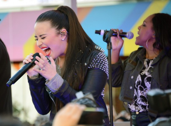 Demi Lovato – Performing at Topman Topshop -23