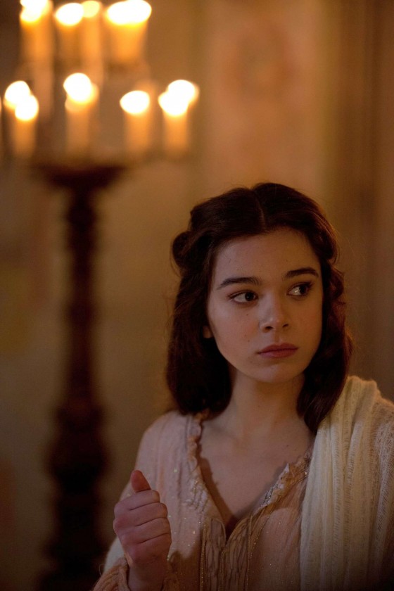 HELL WITH YOU IS PARADISE CAPÍTULO 8: Hailee-Steinfeld:-Romeo-and-Juliet-set--32-560x840
