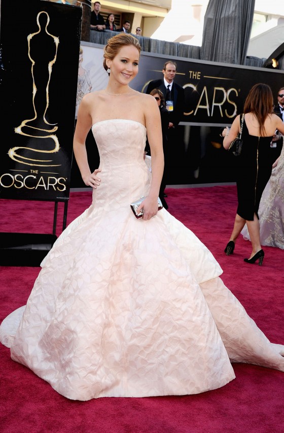 Jennifer Lawrence in in long white dress at Oscars 2013 -04