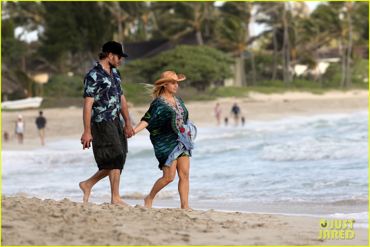 Jessica Simpson on the Beach in Hawaii -04 – GotCeleb