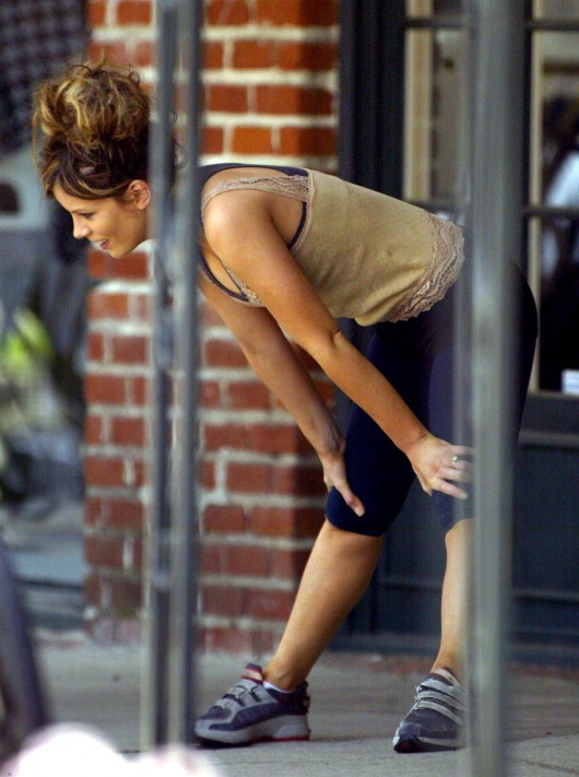 Kate Beckinsale working out in leggings new pics Oct 2010