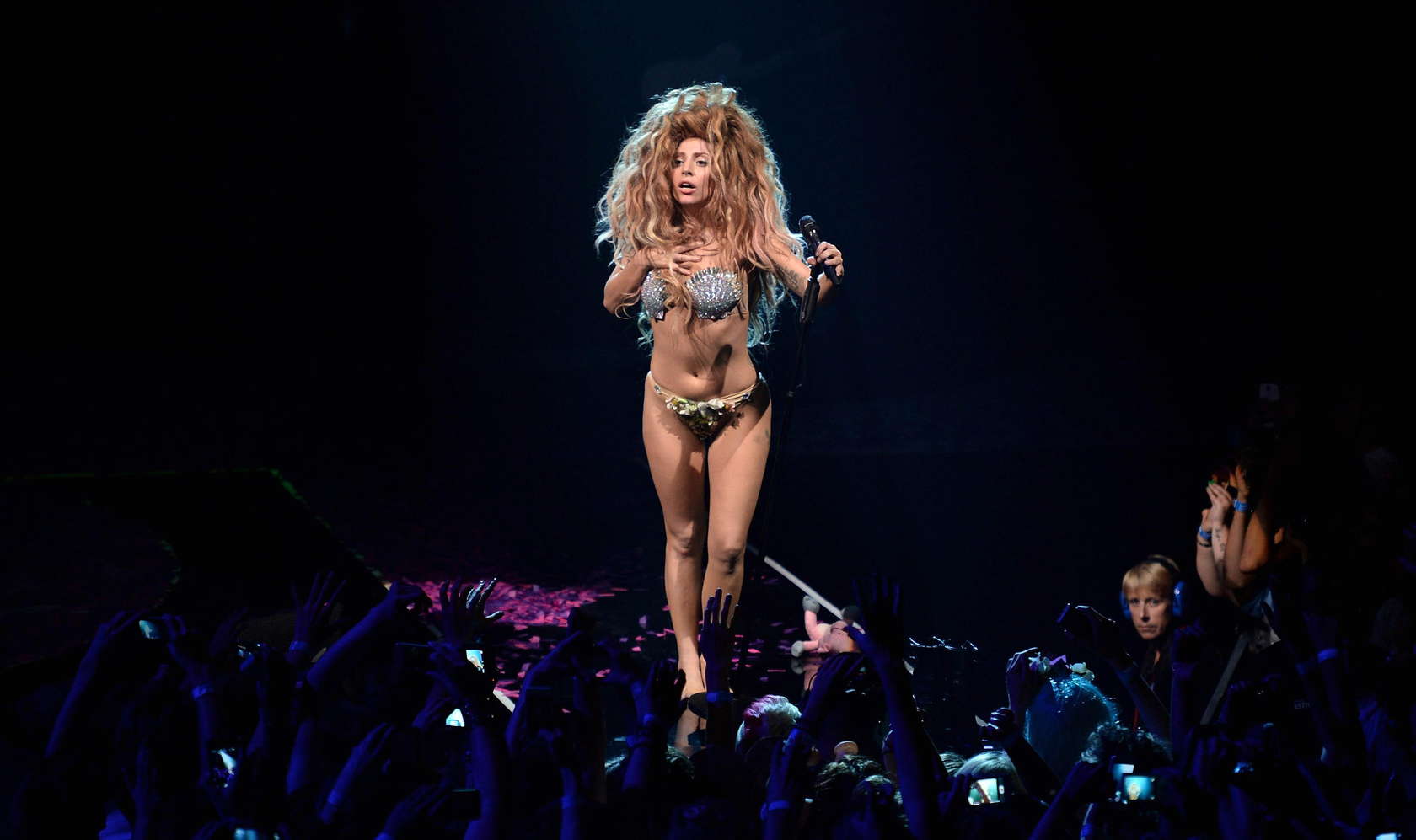 Lady-Gaga---2013-iTunes-Festival--07.jpg