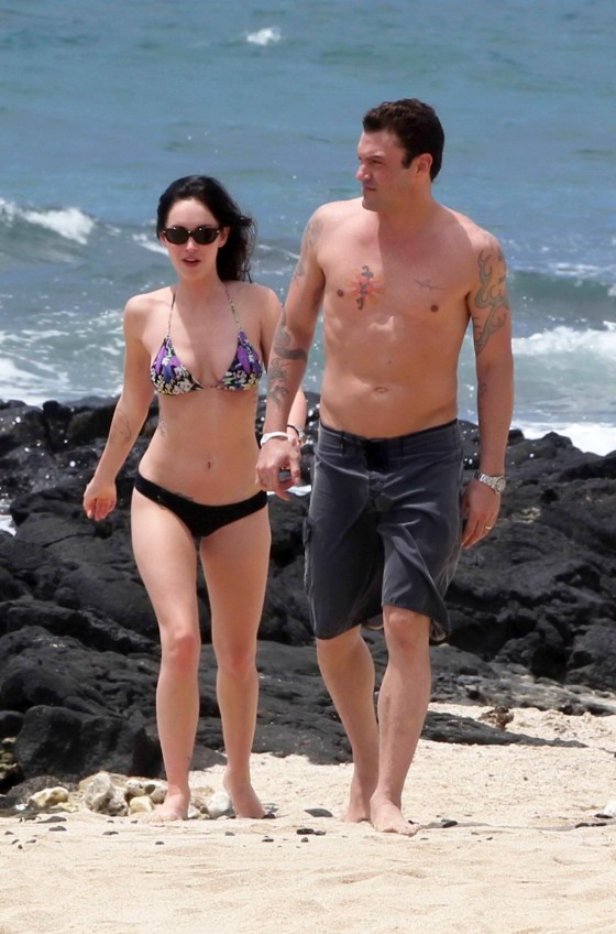 Megan Fox – Bikini Babe on a Hawaii beach 2011 – HQ