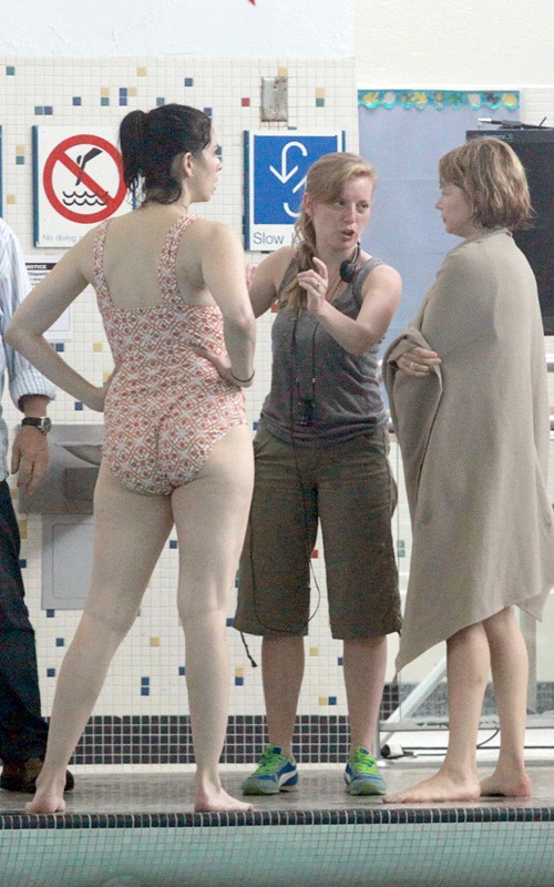 michelle-williams-and-sarah-silverman-showing-their-swimsuit-figures ...