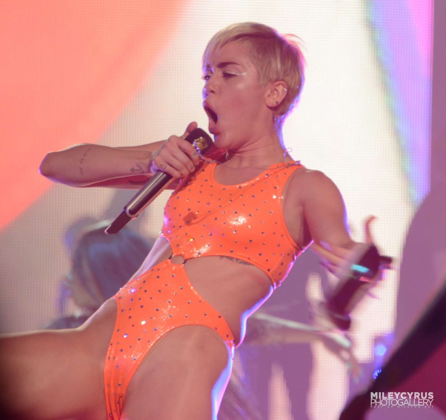 Miley Cyrus Bangerz Tour In Puerto Rico Gotceleb