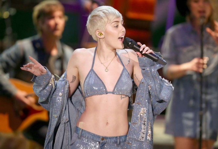 Miley Cyrus and Donkey at MTV Unplugged -02