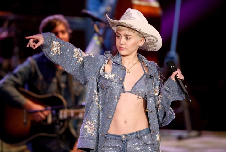 Miley Cyrus and Donkey at MTV Unplugged -06