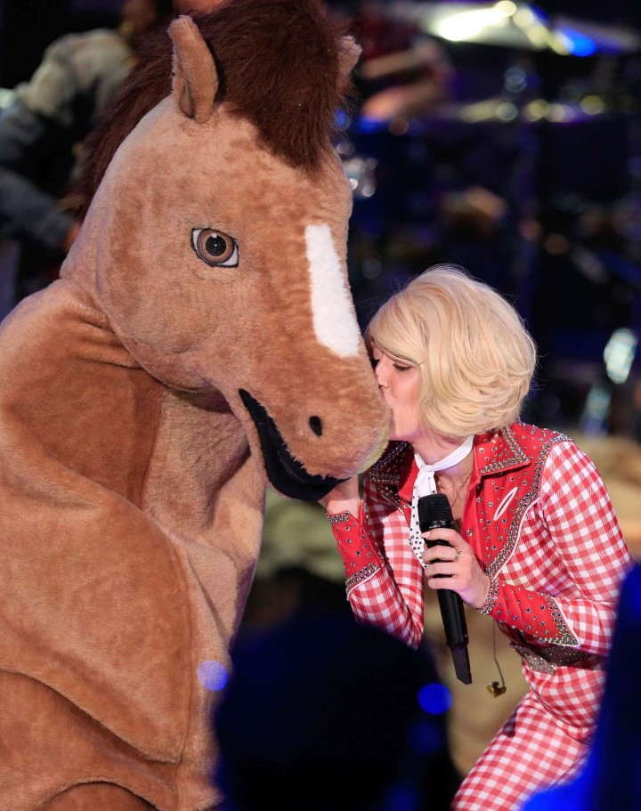 Miley Cyrus and Donkey at MTV Unplugged -12