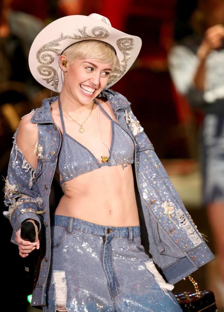 Miley Cyrus and Donkey at MTV Unplugged -15