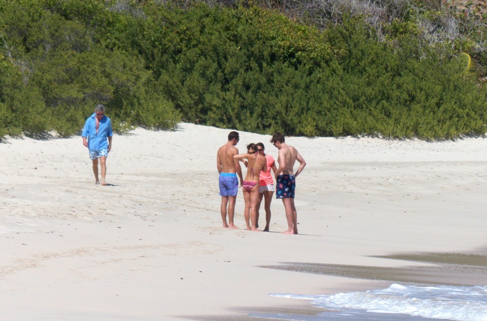 Pippa-Middleton---wearing-a-Bikini-in-Mustique-Island-05.jpg
