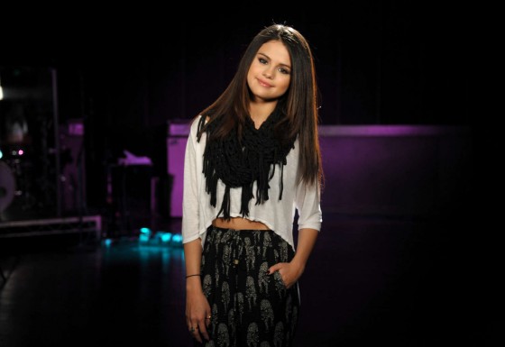 Selena Gomez at 2013 MTV Movie Awards in LA -04