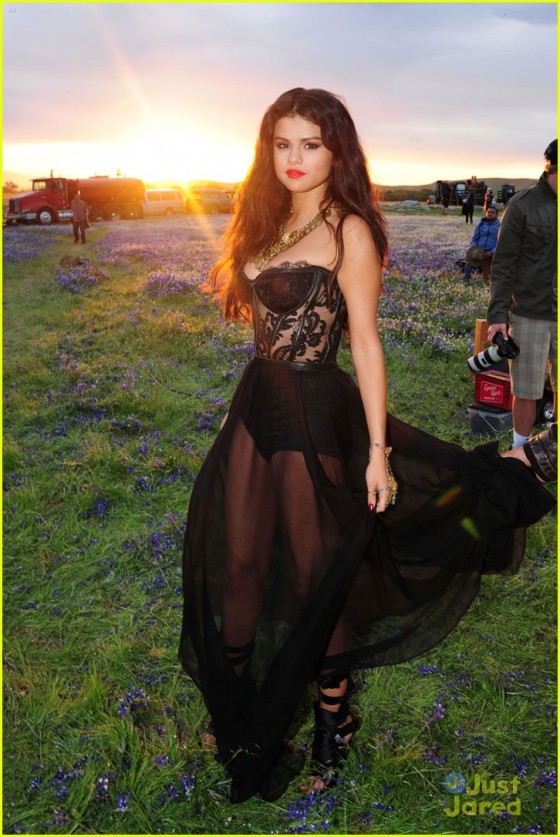 Selena Gomez – Come and Get it Pics -08