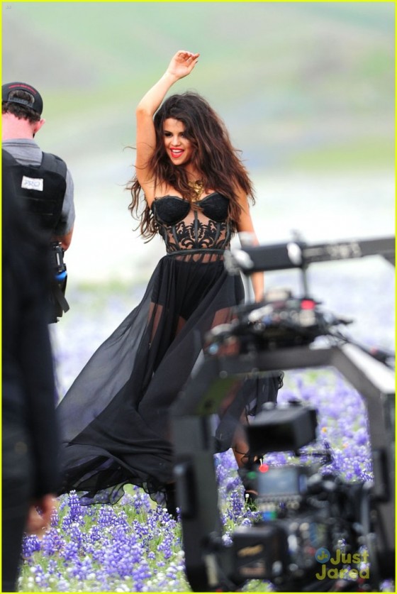 Selena Gomez – Come and Get it Pics -27