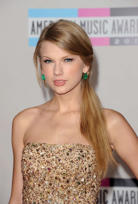 Taylor Swift - 2011 American Music Awards in LA-03