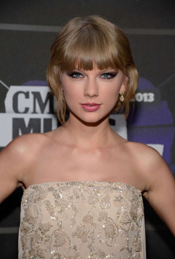 Taylor Swift – 2013 CMT Music Awards -10