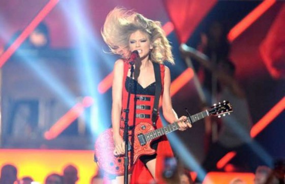 Taylor Swift – 2013 CMT Music Awards -25