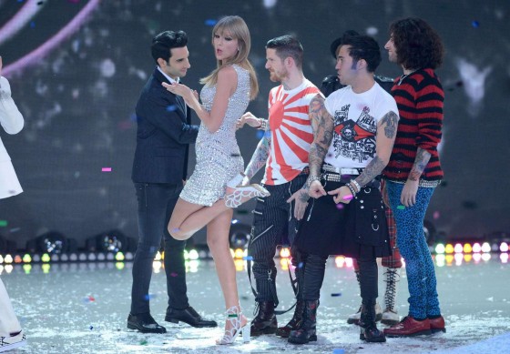 Taylor Swift: 2013 VS Fashion Show -15