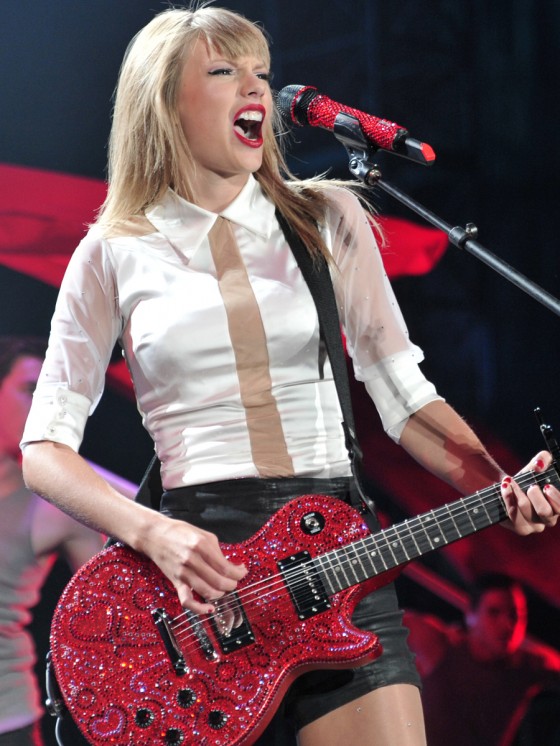 Taylor Swift in black Leather Shorts Performing at Soldier Field -08