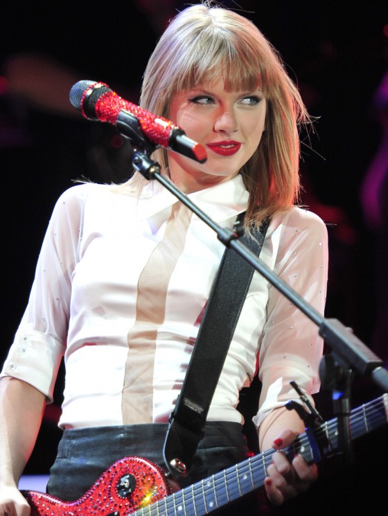 Taylor Swift in black Leather Shorts Performing at Soldier Field -12
