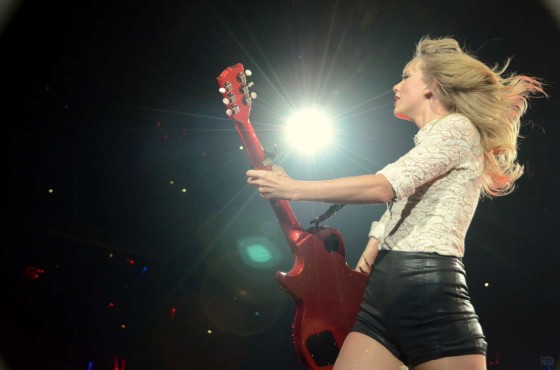 Taylor Swift – Red World Tour Performance in Glendale -08