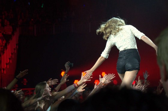 Taylor Swift – Red World Tour Performance in Glendale -09