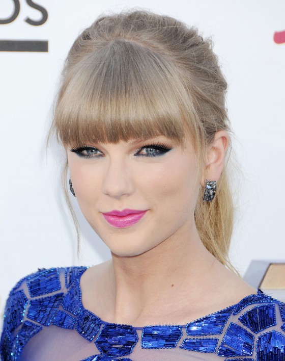 Tayor Swift at 2013 Billboard Music Awards -13