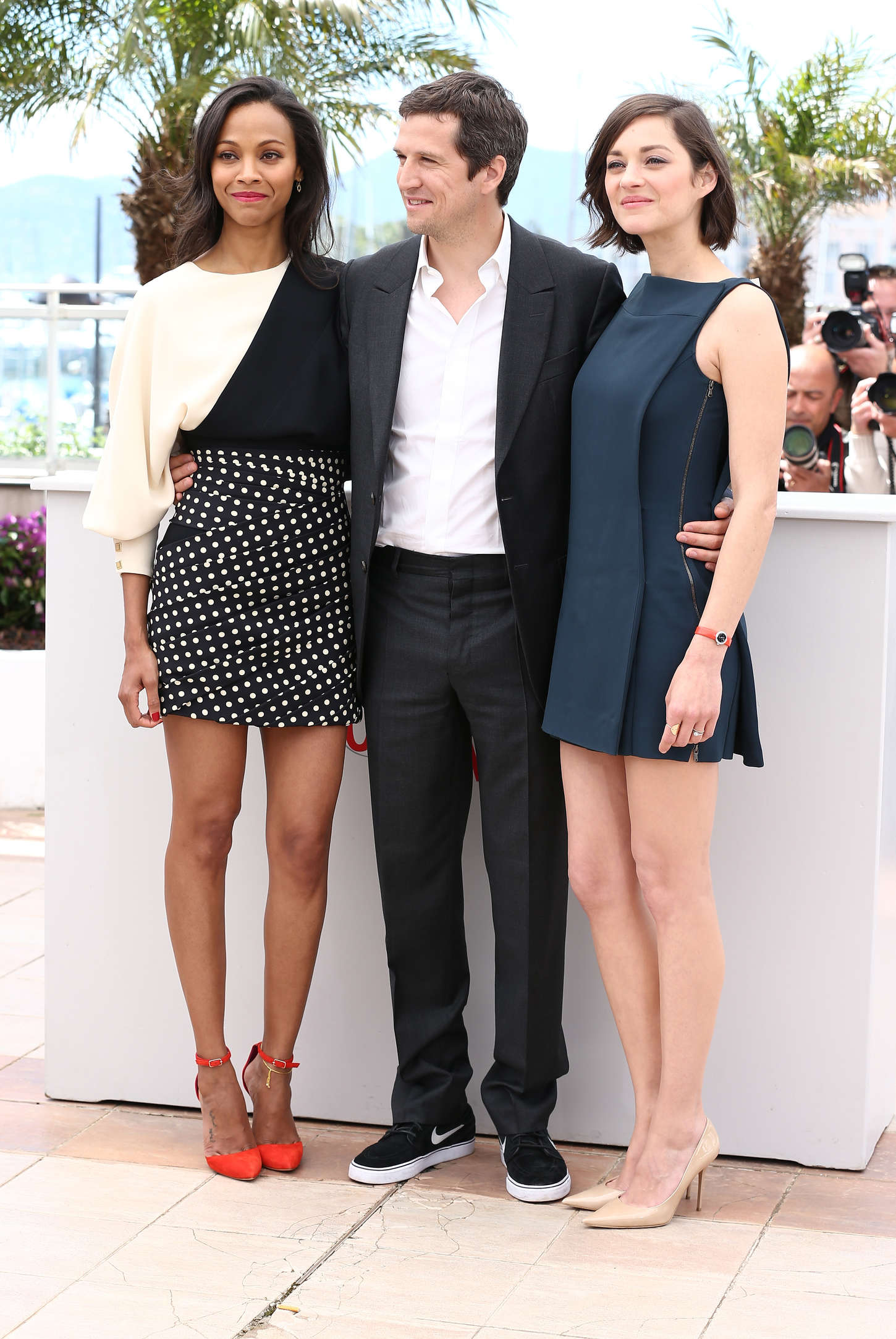 http://www.gotceleb.com/wp-content/uploads/celebrities/zoe-saldana/and-marion-cotillard-at-blood-ties-photocall-at-the-66th-cannes-film-festival/Zoe-Saldana-and-Marion-Cotillard-at-Blood-Ties-Photocall-at-the-66th-Cannes-Film-Festival-02.jpg