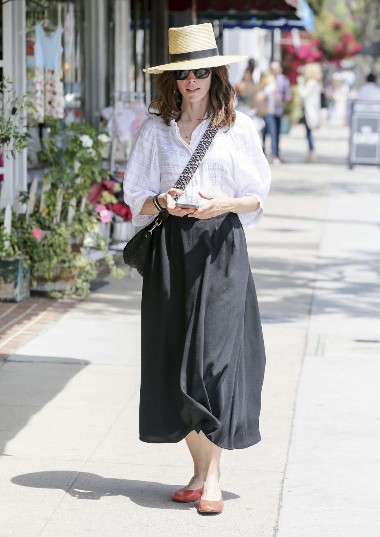 Abigail Spencer â€“ Shopping candids In Los Angeles
