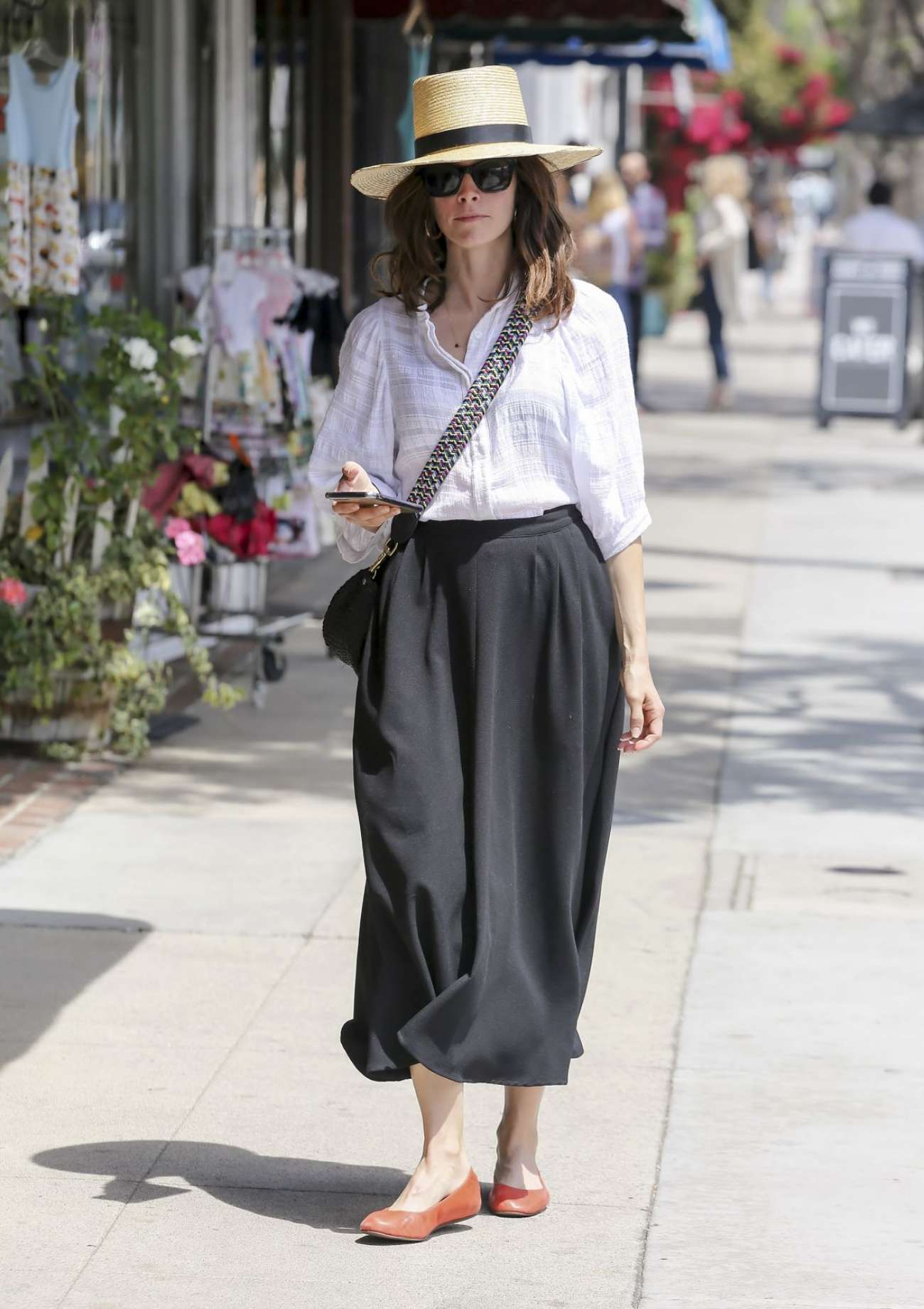 Abigail Spencer â€“ Shopping candids In Los Angeles