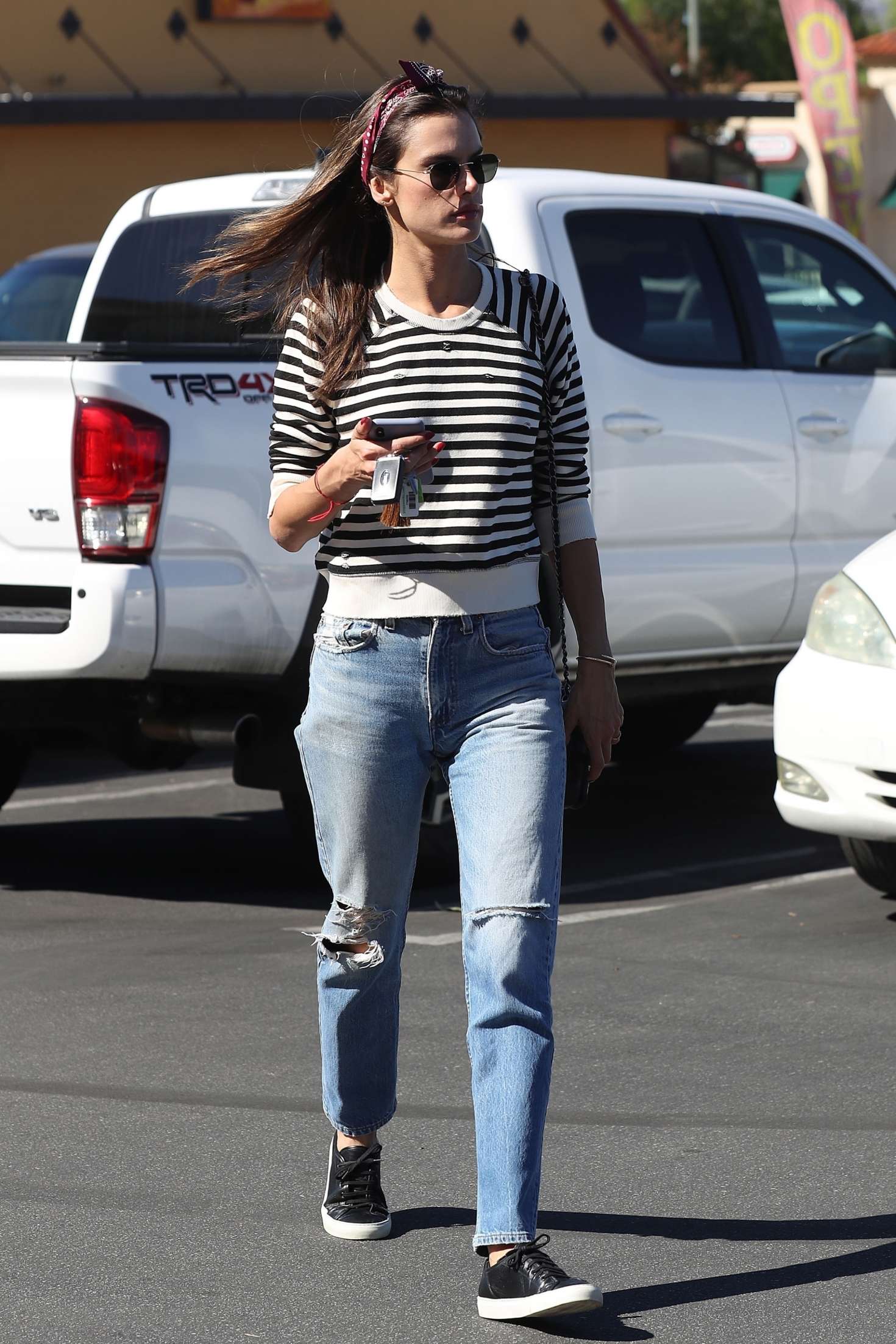 Alessandra Ambrosio â€“ Arrives at top of the line skin care clinic in Encino