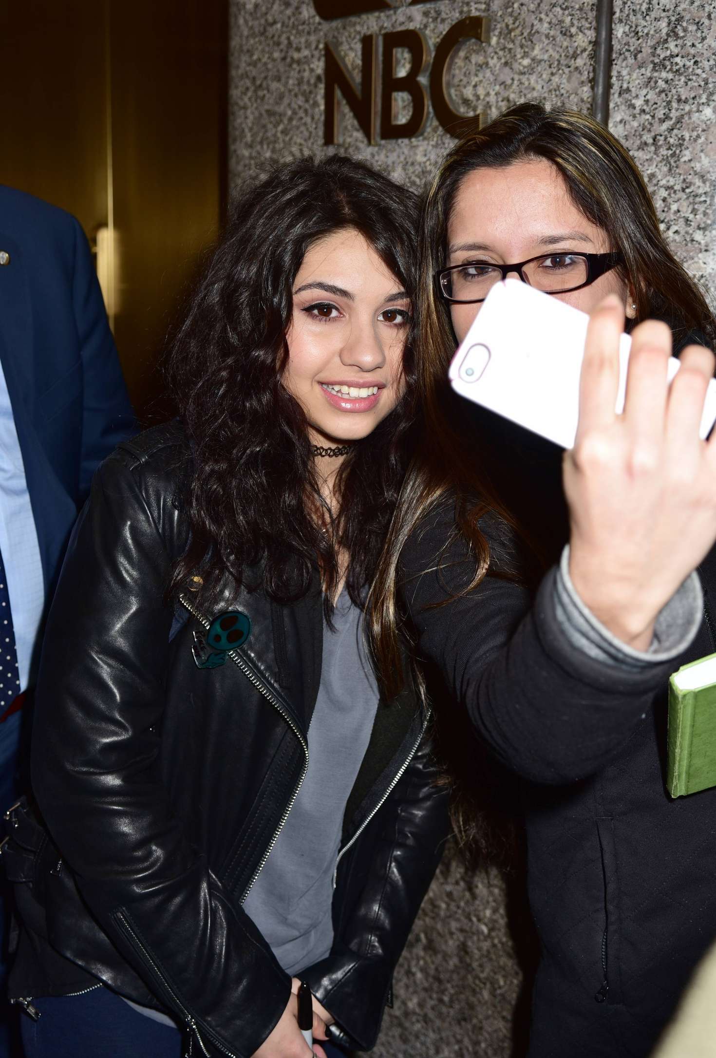 Alessia Cara â€“ Leaving â€˜The Tonight Show Starring Jimmy Fallonâ€™ in NYC