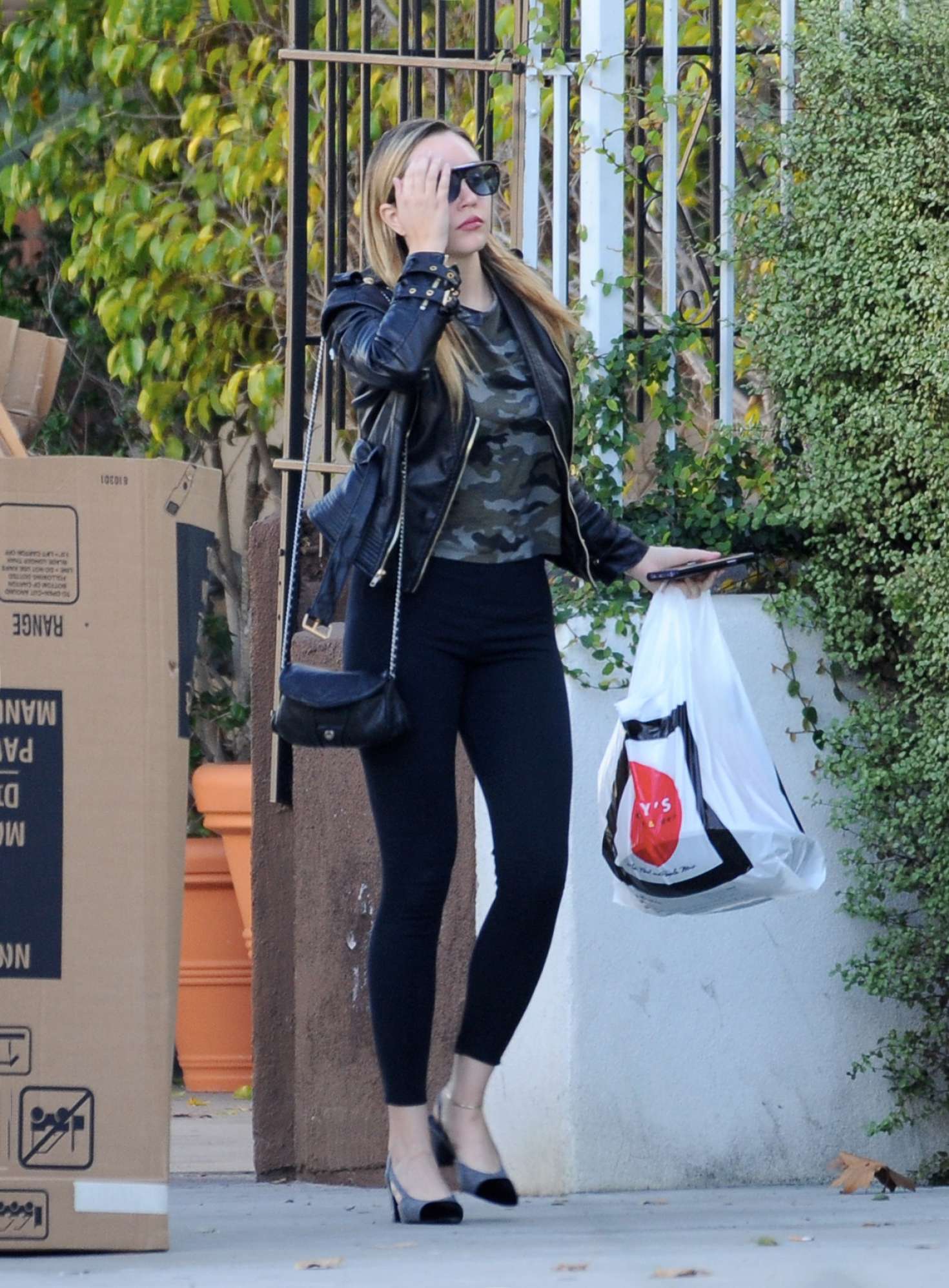Amanda Bynes â€“ Out and about in Los Angeles