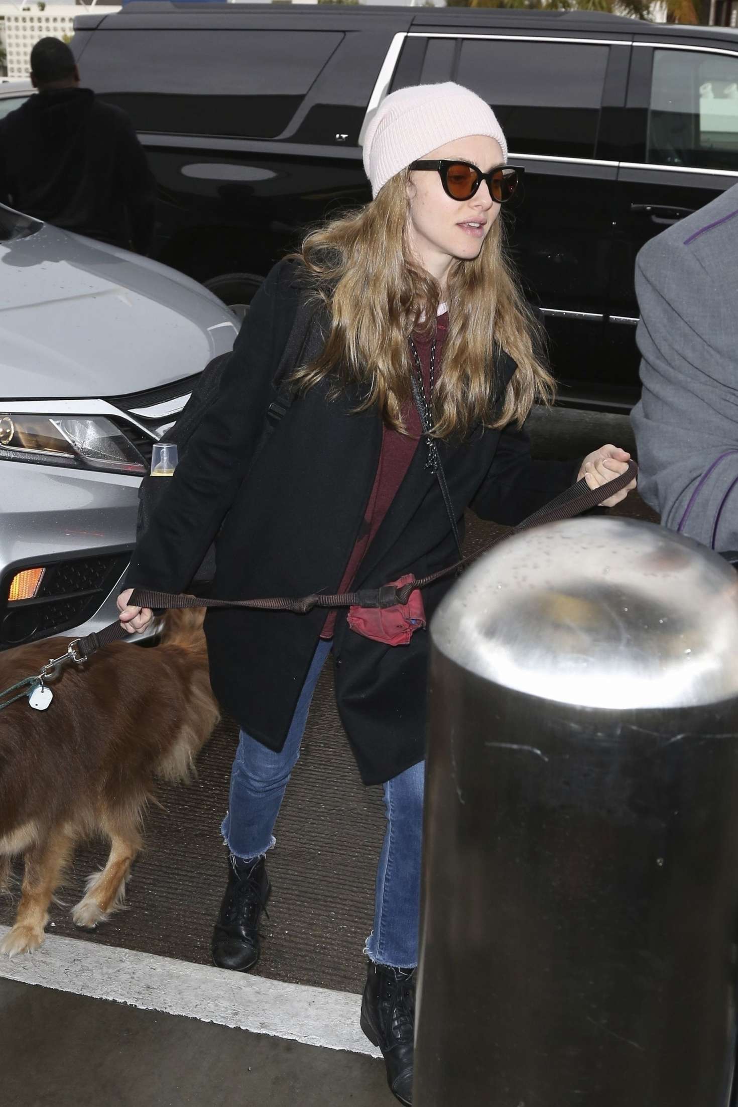 Amanda Seyfried â€“ Arrives At LAX Airport In Los Angeles