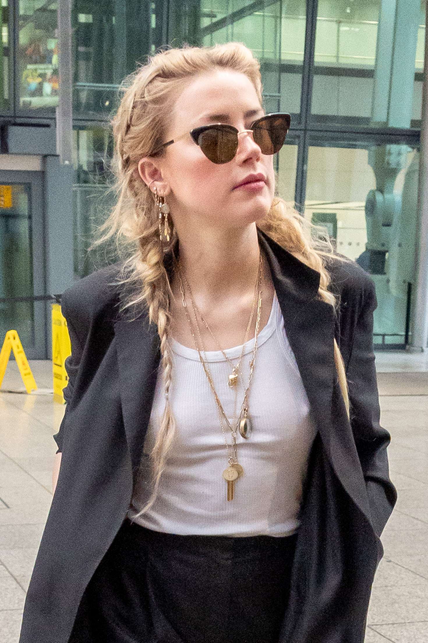Amber Heard â€“ Arrives at Heathrow Airport in London