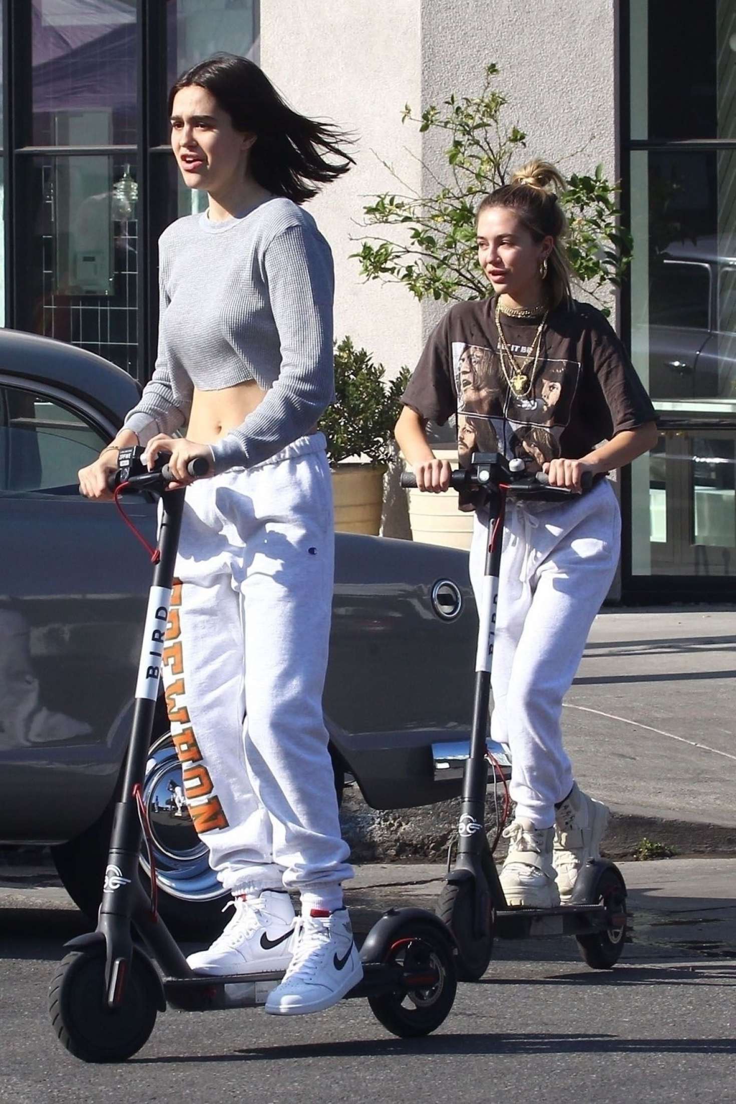 Amelia and Delilah Hamlin â€“ Have fun with lime scooters in West Hollywood