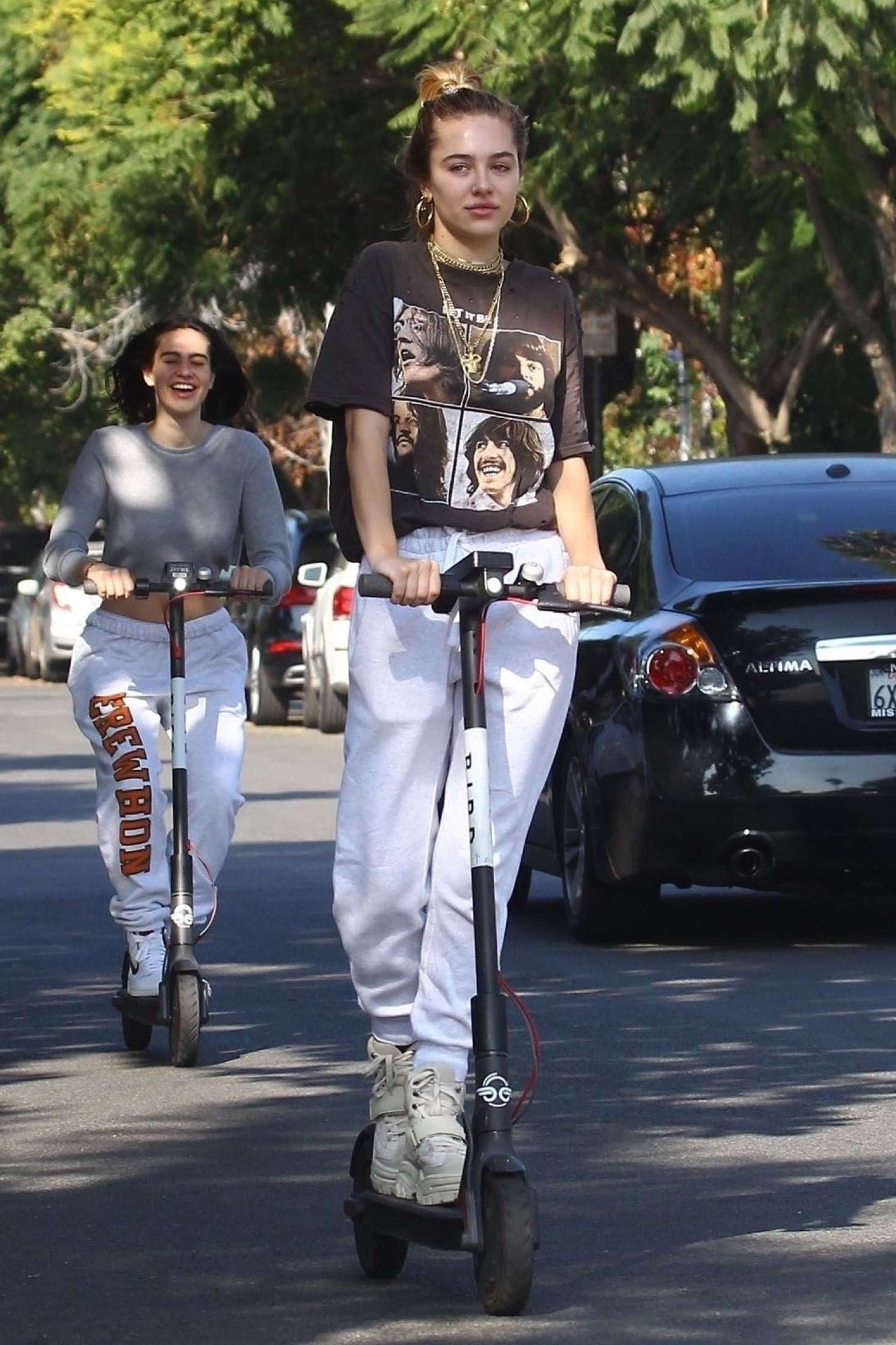 Amelia and Delilah Hamlin â€“ Have fun with lime scooters in West Hollywood