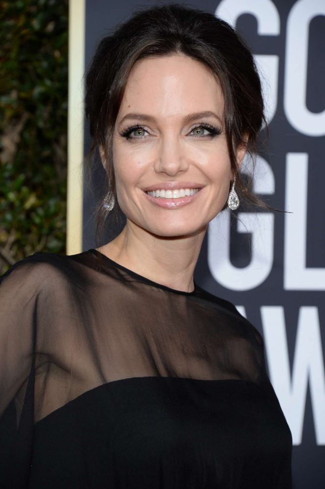 Angelina-Jolie:-2018-Golden-Globe-Awards--05-662x995.jpg