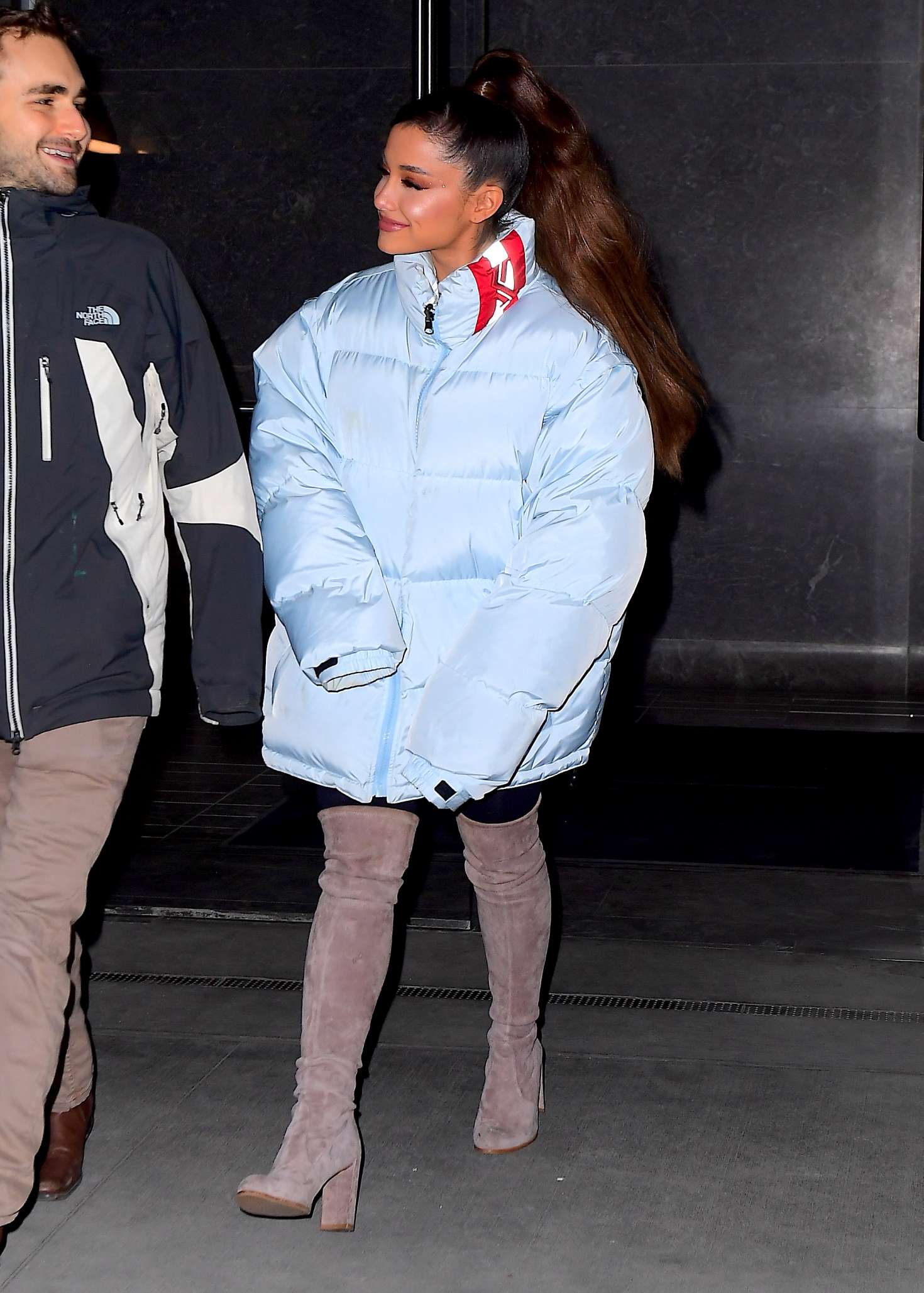 Ariana Grande â€“ Leaving a building in New York