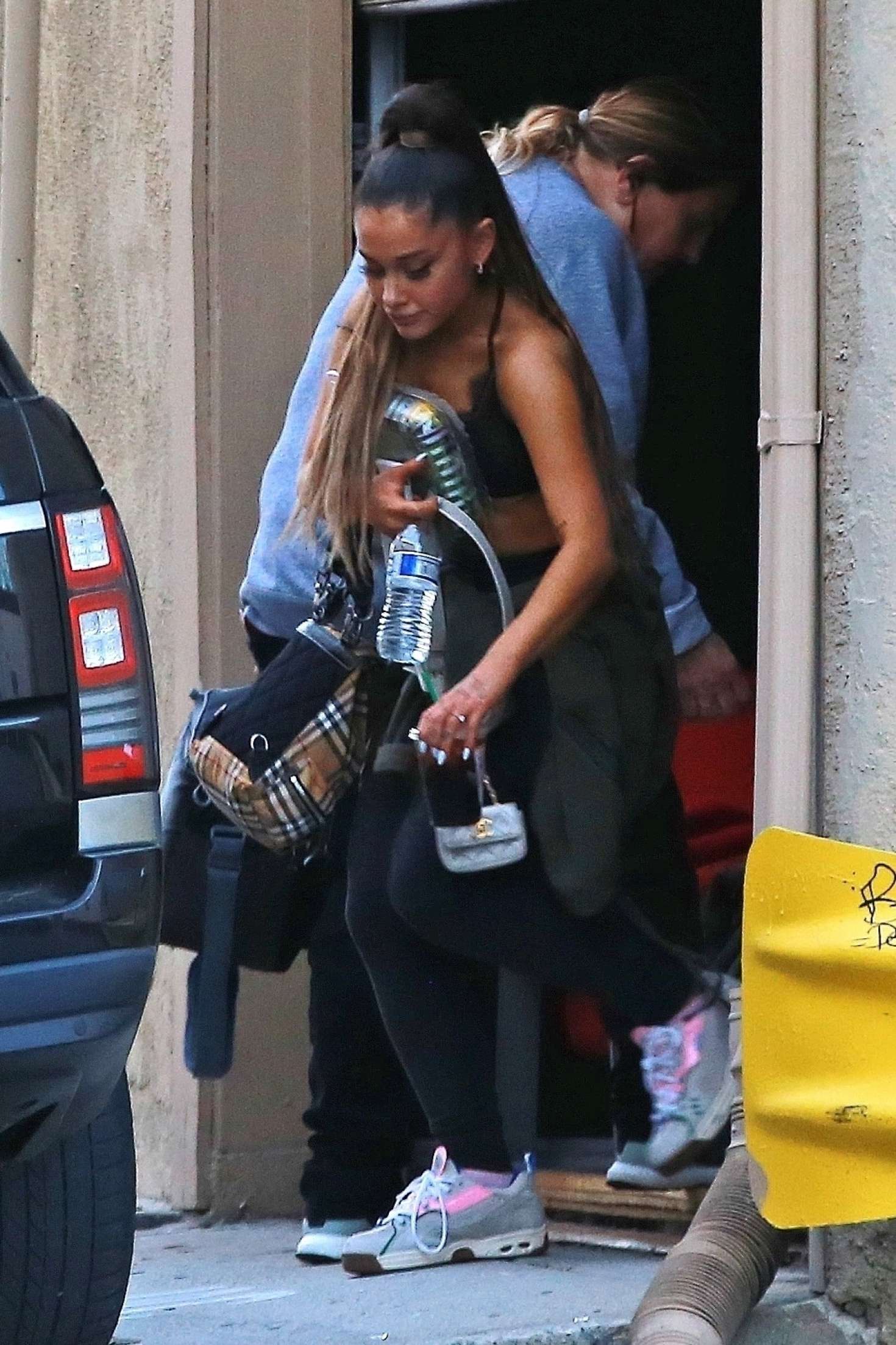 Ariana Grande â€“ Leaving the dance studio in LA