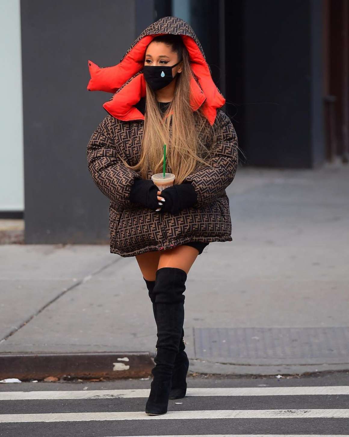 Ariana Grande â€“ Out in New York